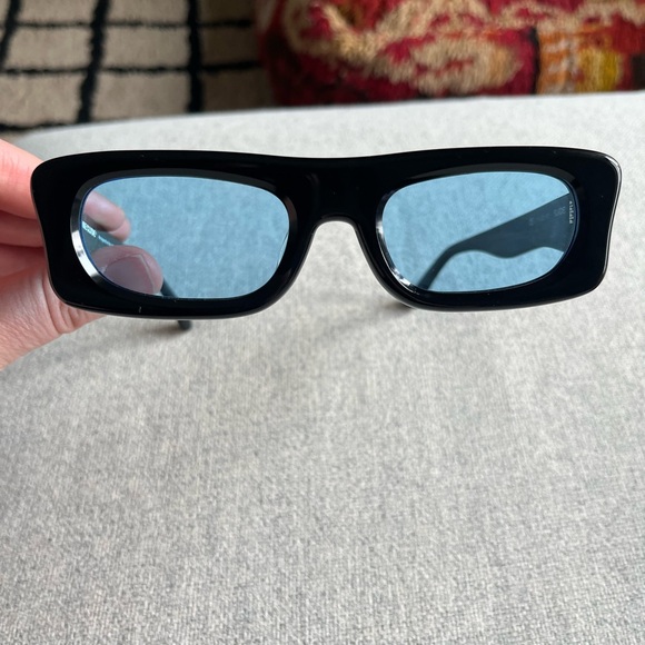 Bonnie Clyde Black Rectangular Sunglasses - Picture 2 of 3